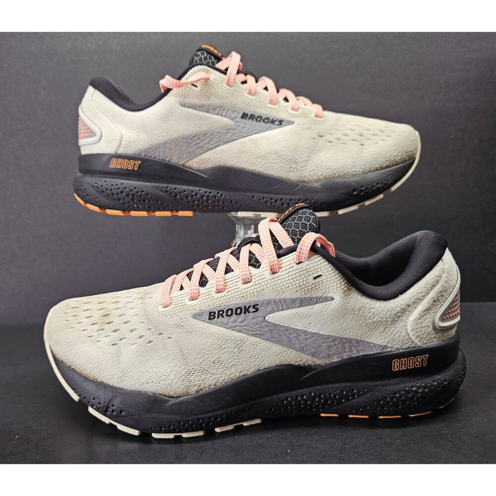 Brooks Women 8.5 Comfy footwear